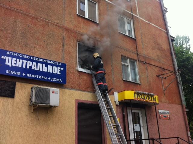 В Калининграде при пожаре в жилом доме погиб один человек (фото)